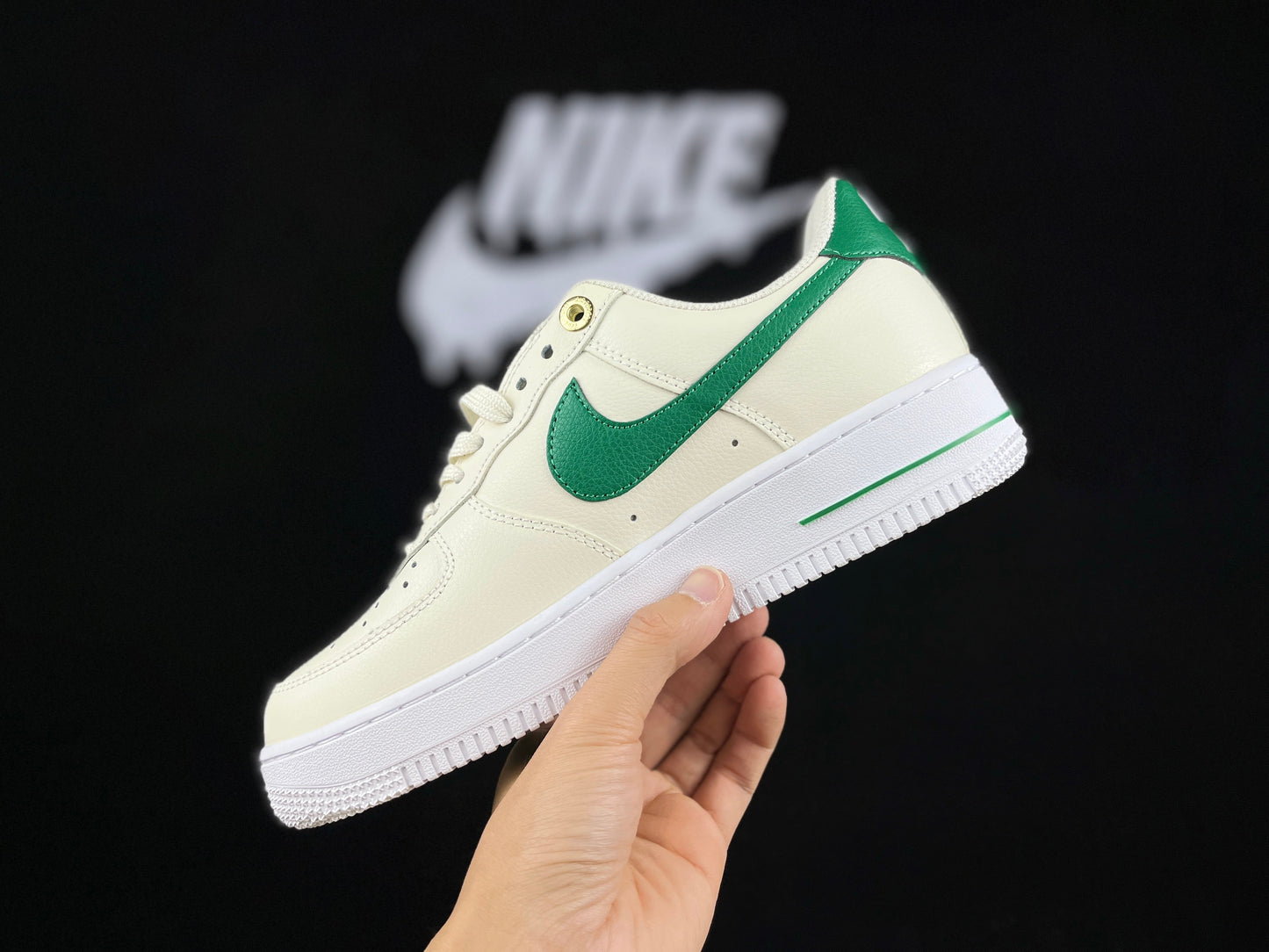 NIKE AIR FORCE 1 « Vert clair »