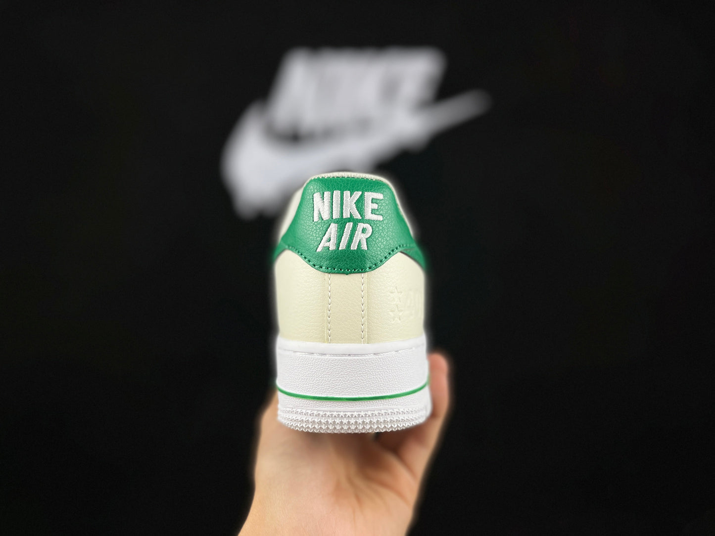 NIKE AIR FORCE 1 « Vert clair »