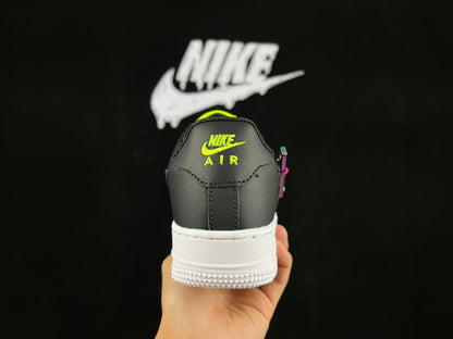 NIKE AIR FORCE 1 Low « Boucle de randonnée blanche/noire/rouge »