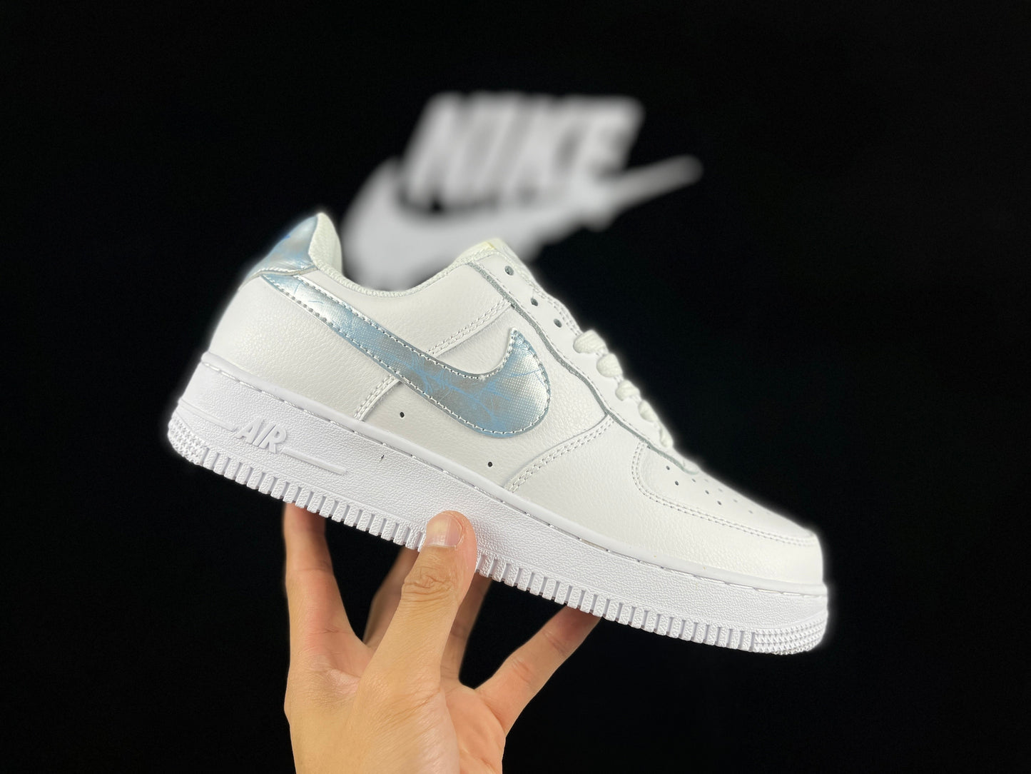 NIKE AIR FORCE 1 Low « Blanc/Bleu Iridescent Mist »