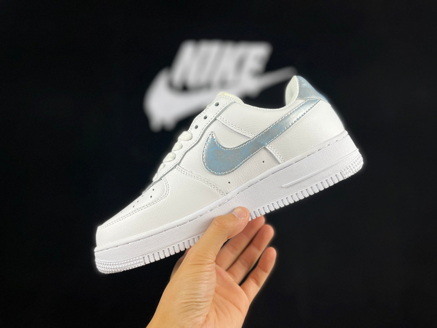 NIKE AIR FORCE 1 Low « Blanc/Bleu Iridescent Mist »