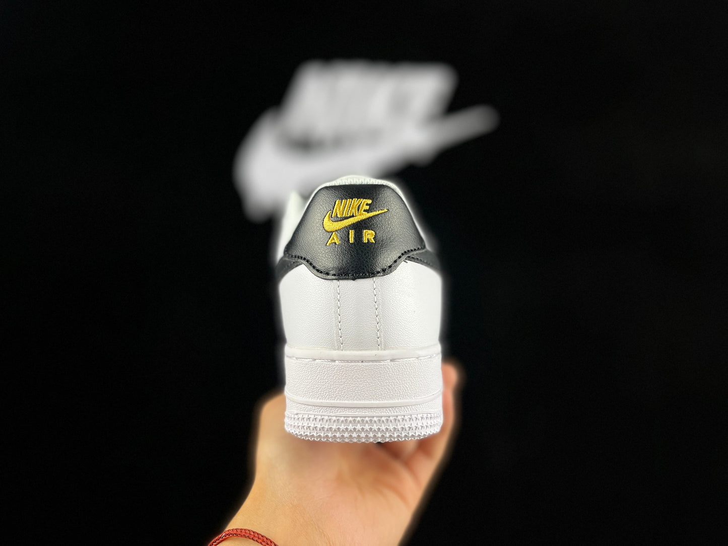 NIKE AIR FORCE 1 « Mini Swoosh Blanc/Noir »