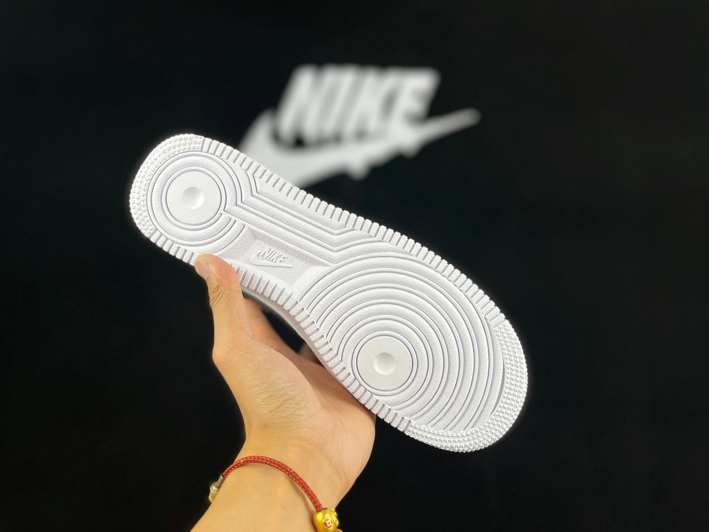 NIKE AIR FORCE 1 « Mini Swoosh Blanc/Noir »