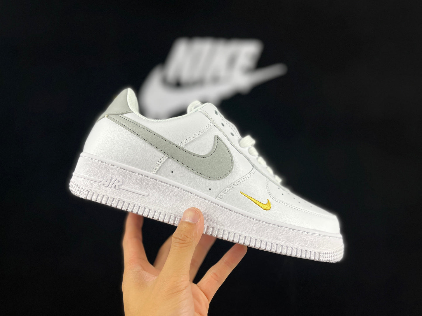 NIKE AIR FORCE 1 « Mini Swoosh Blanc/Gris »