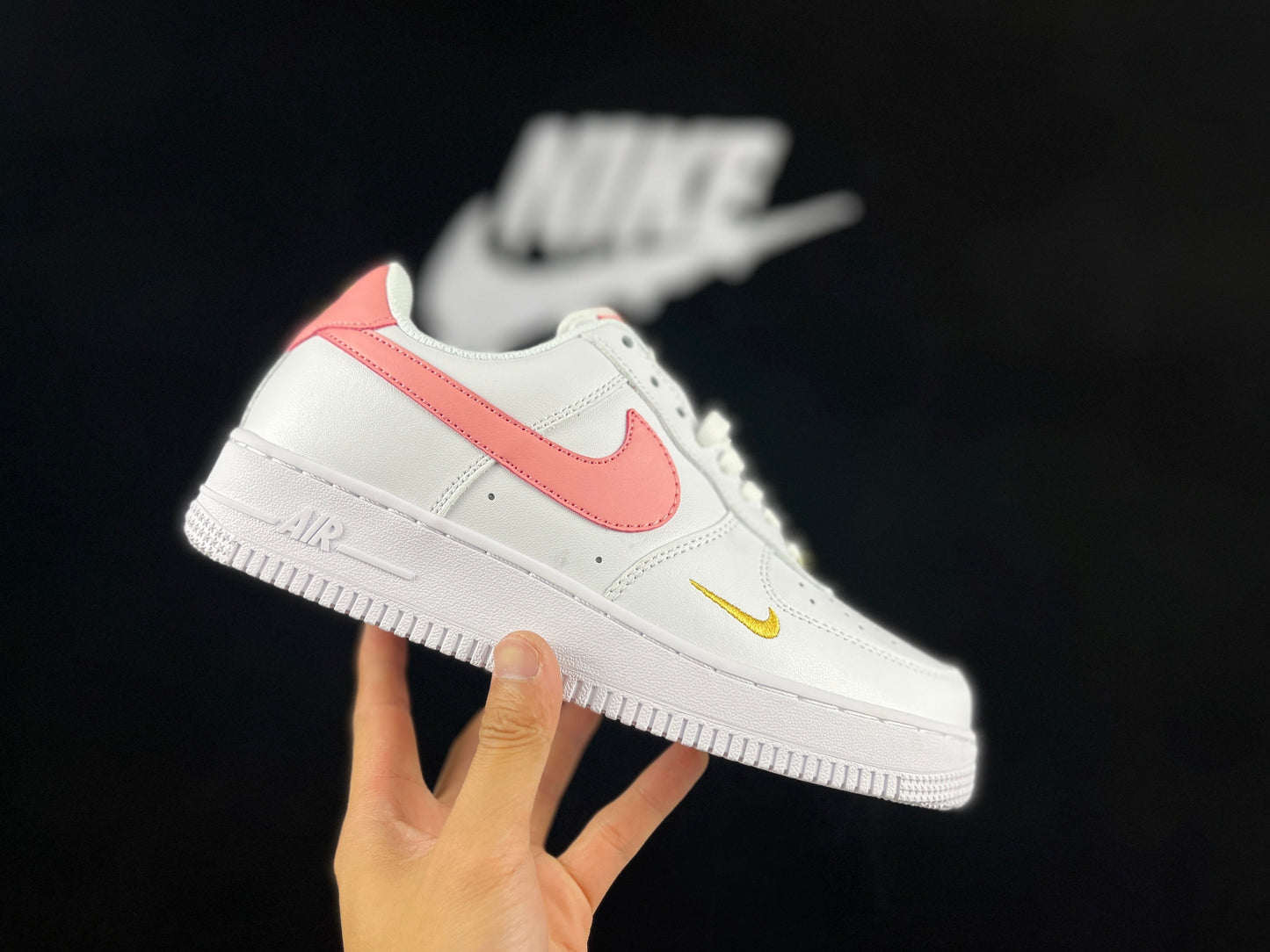 NIKE AIR FORCE 1 « Mini Swoosh Blanc/Rose »