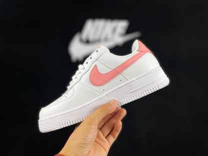 NIKE AIR FORCE 1 « Mini Swoosh Blanc/Rose »