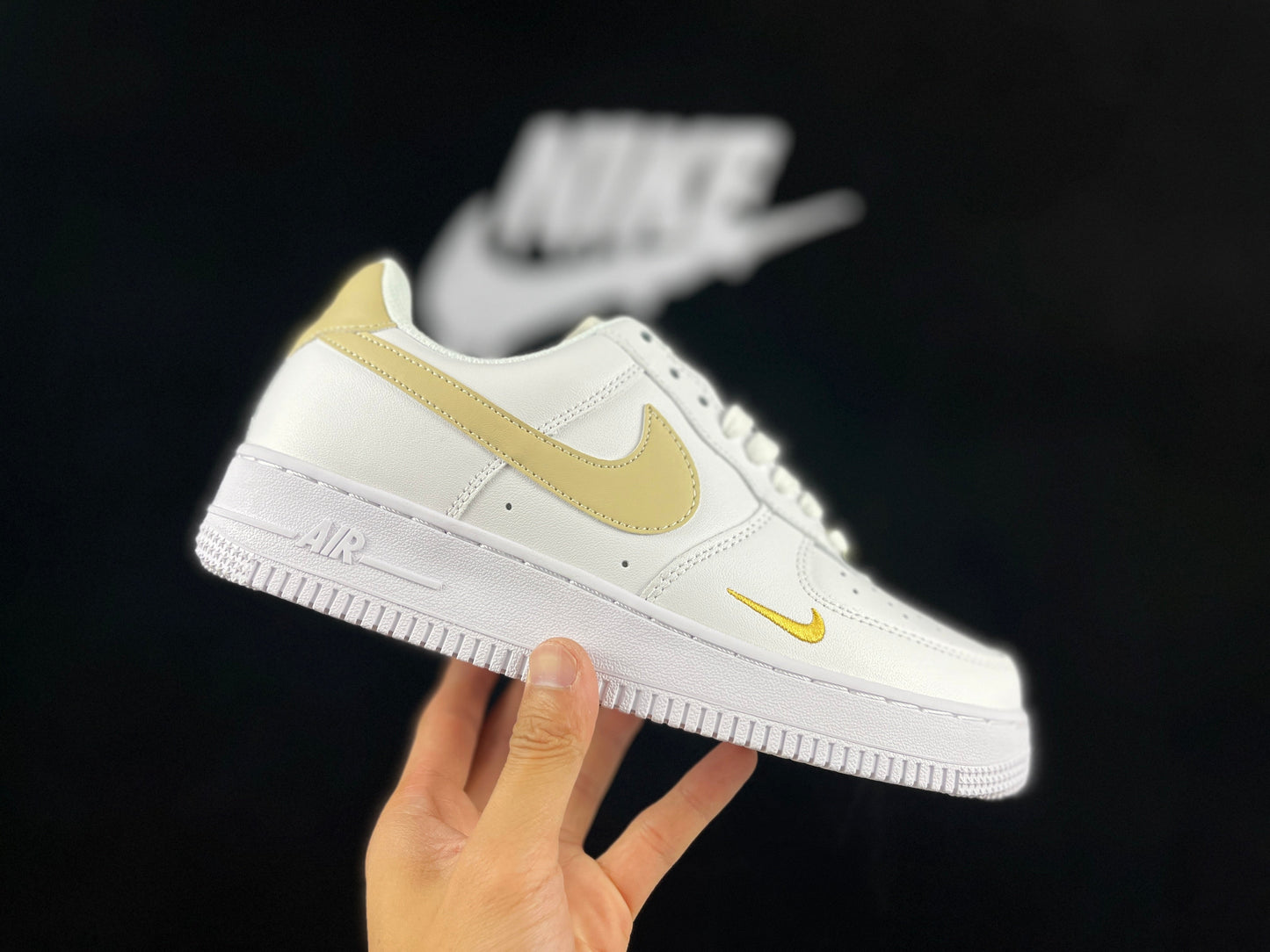 NIKE AIR FORCE 1 « Mini Swoosh Blanc/Jaune »