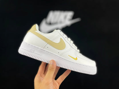 NIKE AIR FORCE 1 « Mini Swoosh Blanc/Jaune »