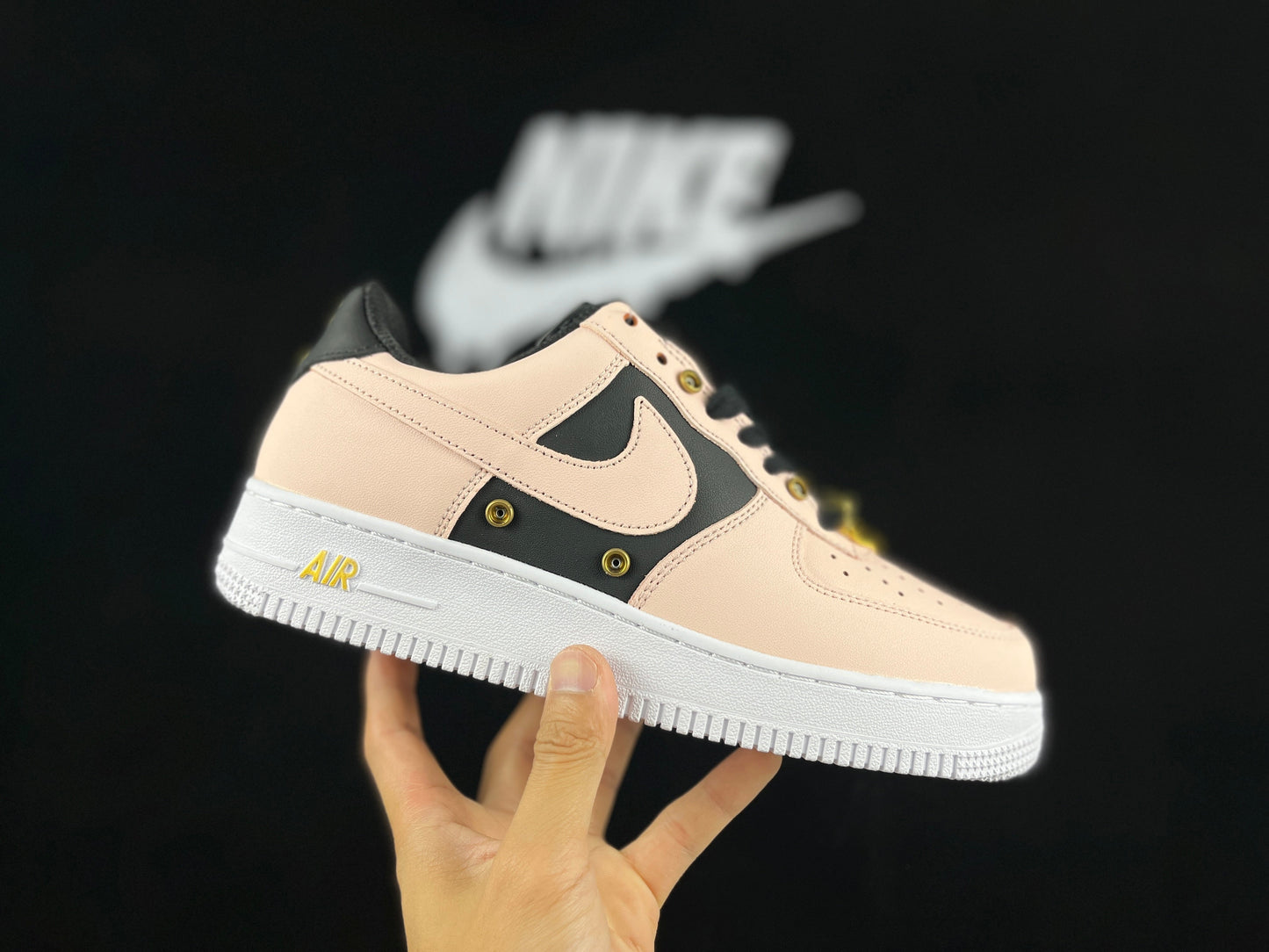 NIKE AIR FORCE 1 "Boucle rose"