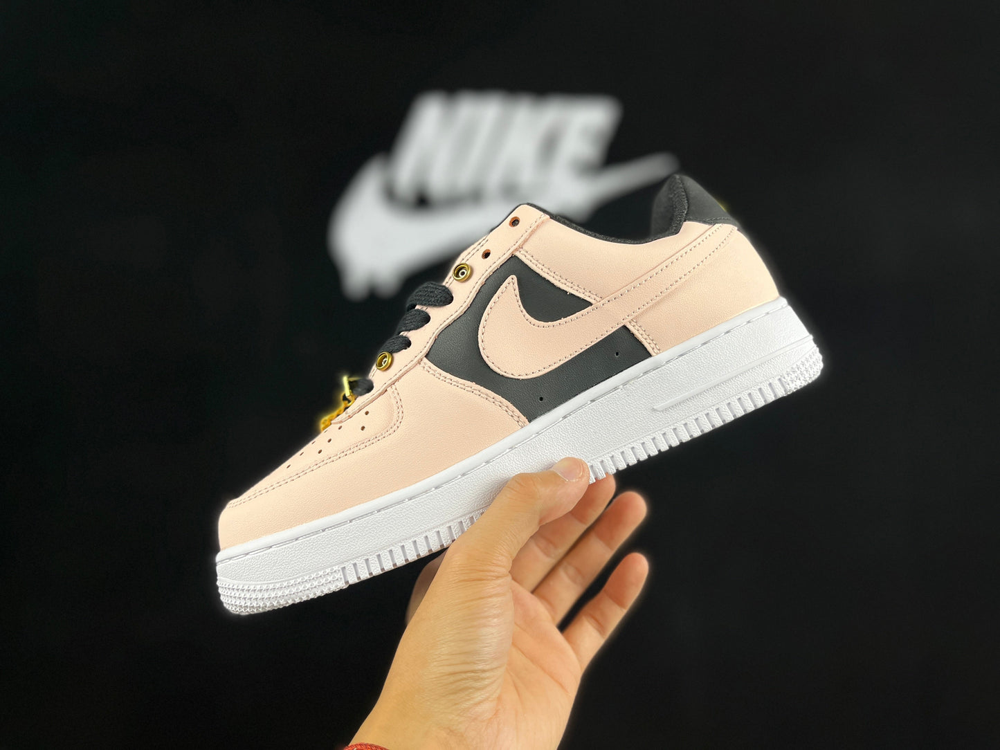 NIKE AIR FORCE 1 "Boucle rose"