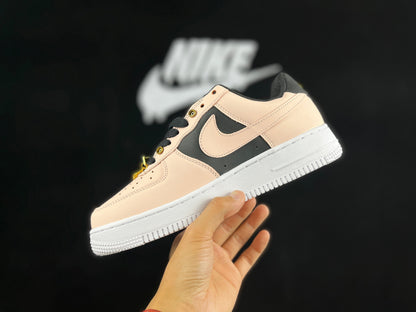 NIKE AIR FORCE 1 "Boucle rose"