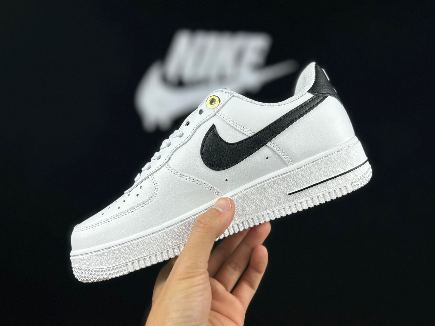 NIKE AIR FORCE 1 « Blanc/Noir »