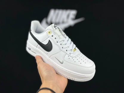 NIKE AIR FORCE 1 « Blanc/Noir »