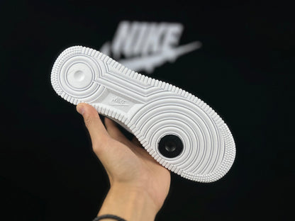 NIKE AIR FORCE 1 « Blanc/Noir »