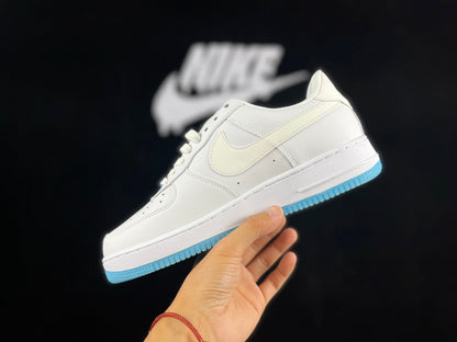 NIKE AIR FORCE 1 « Blanc/Bleu/Rose Thermochromatique »