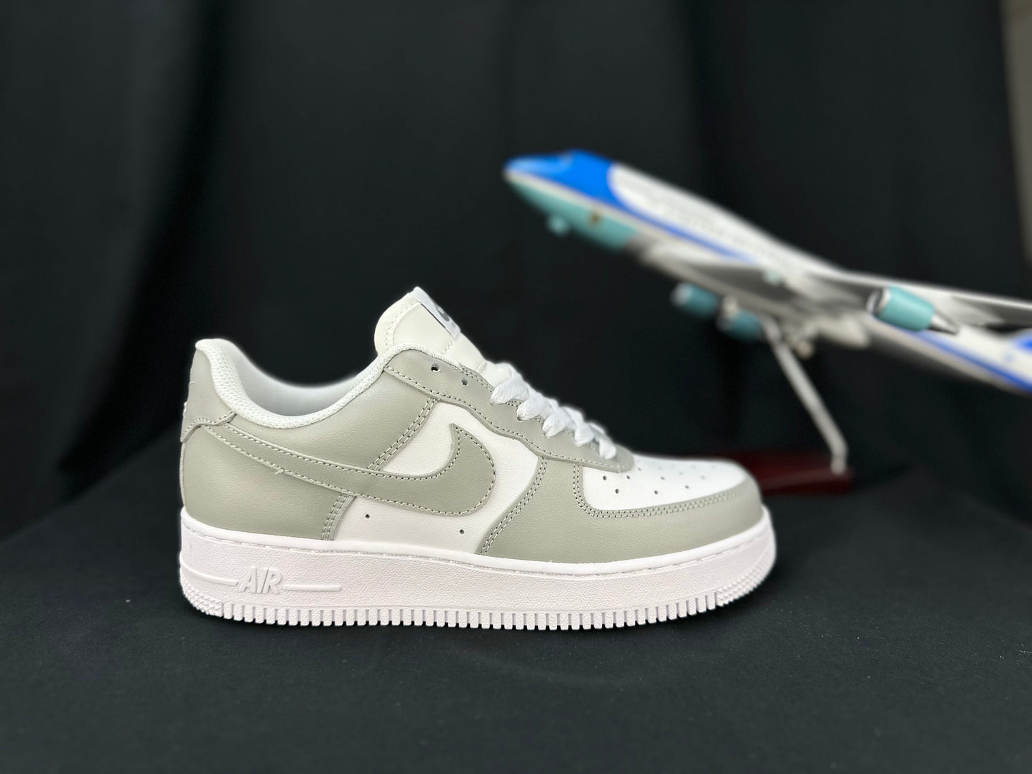NIKE AIR FORCE 1 « Blanc/Gris »