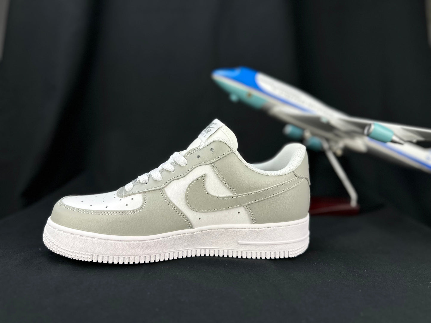 NIKE AIR FORCE 1 « Blanc/Gris »