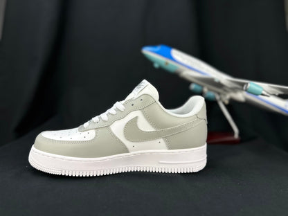 NIKE AIR FORCE 1 « Blanc/Gris »