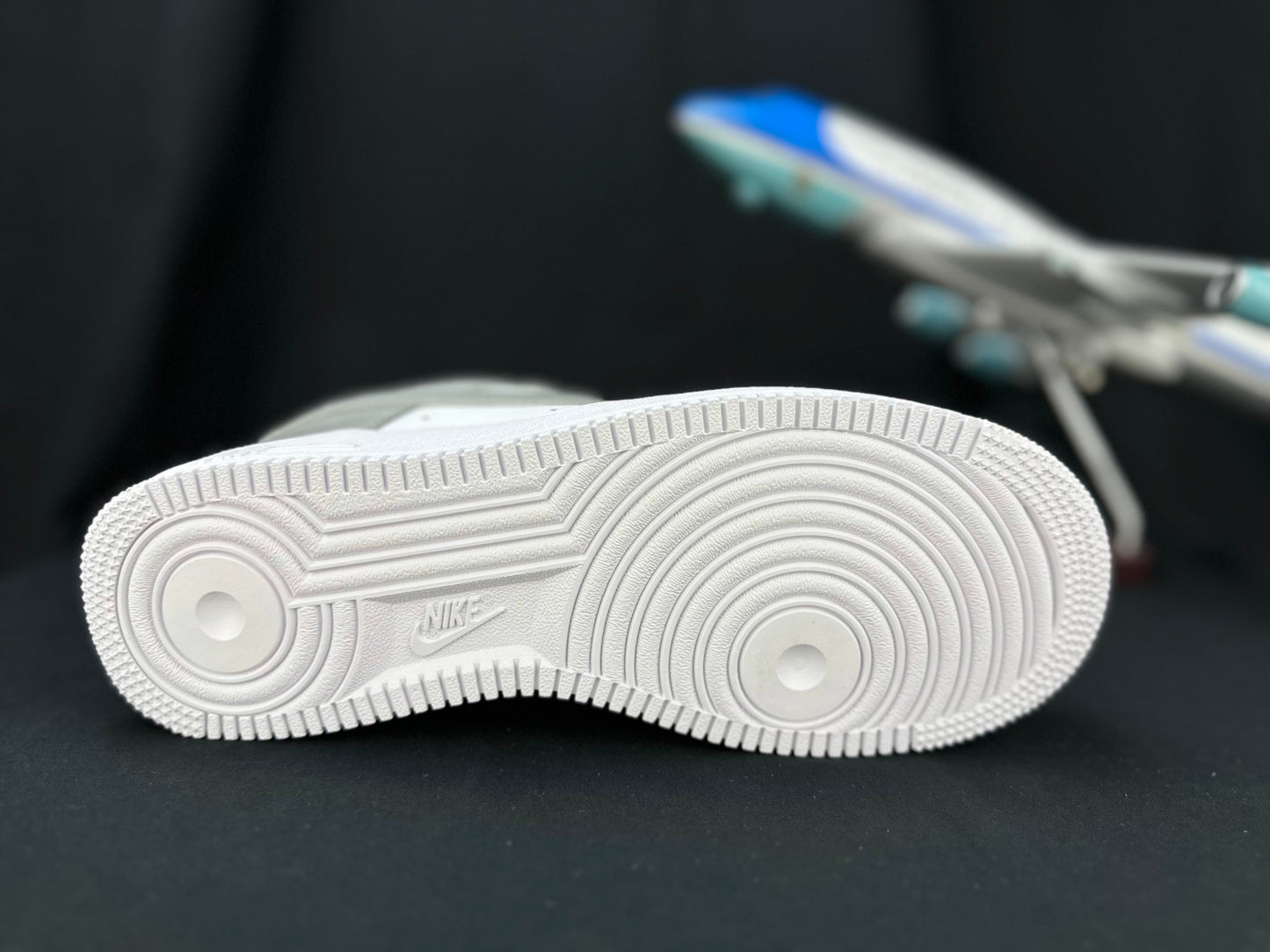 NIKE AIR FORCE 1 « Blanc/Gris »