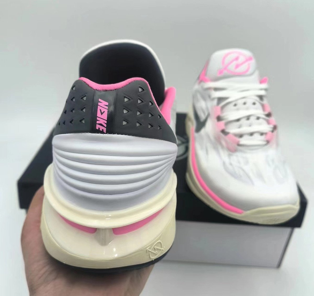 NIKE AIR ZOOM GT CUT 2 x COCONUT MILK PINK SPELL
