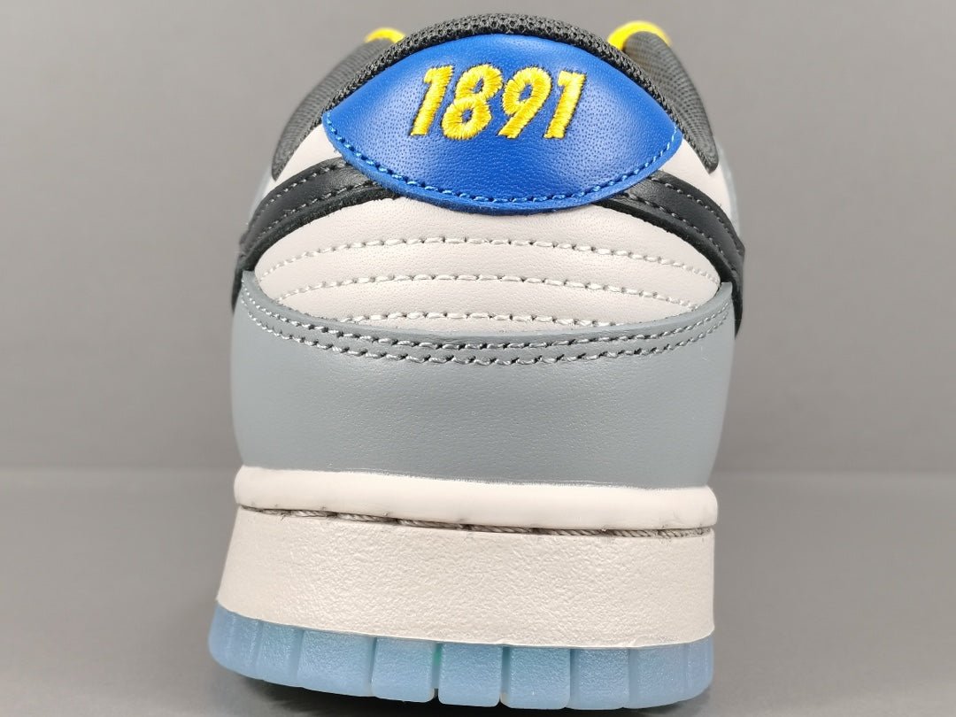 NIKE DUNK x CAROLINE DU NORD