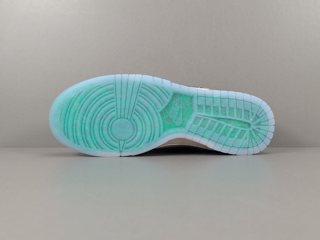 NIKE DUNK x CAROLINE DU NORD