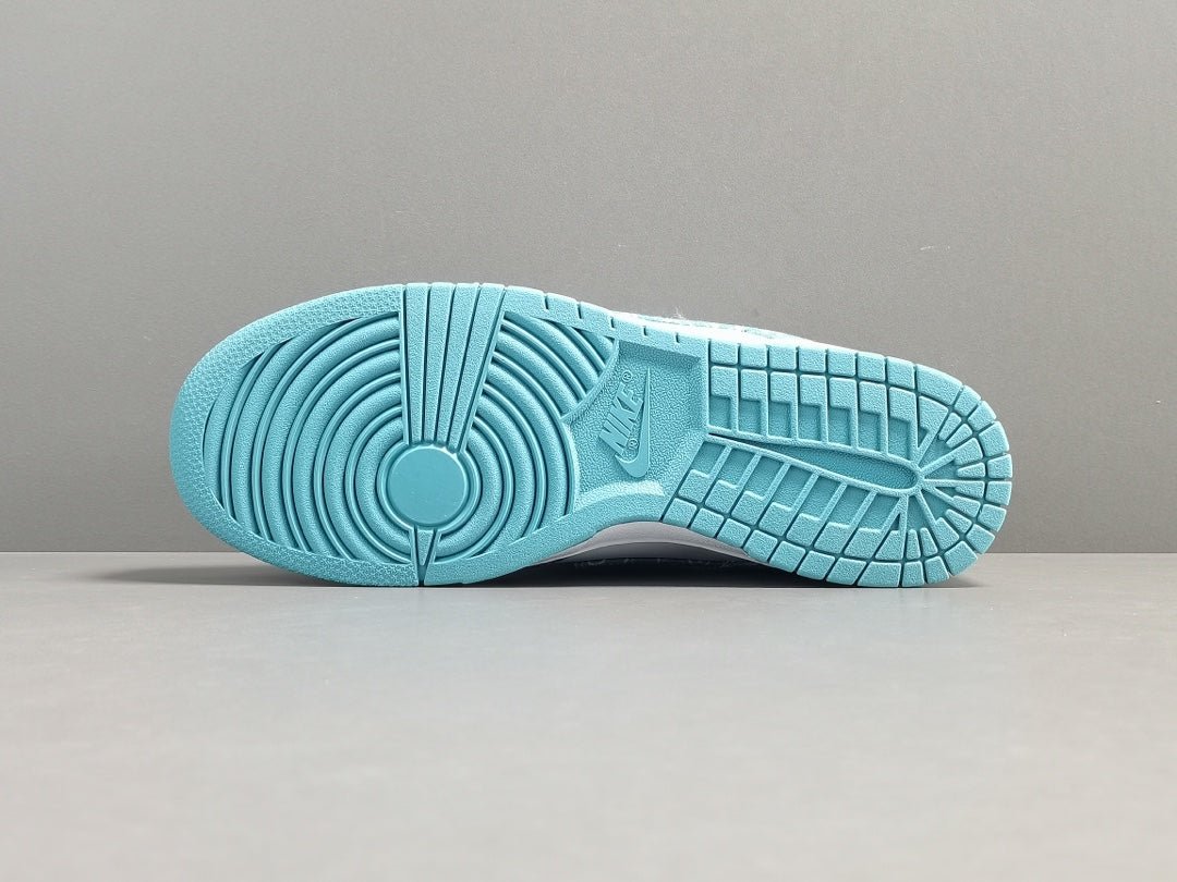 NIKE DUNK x PAISLEY PACK BLEU PORTÉ