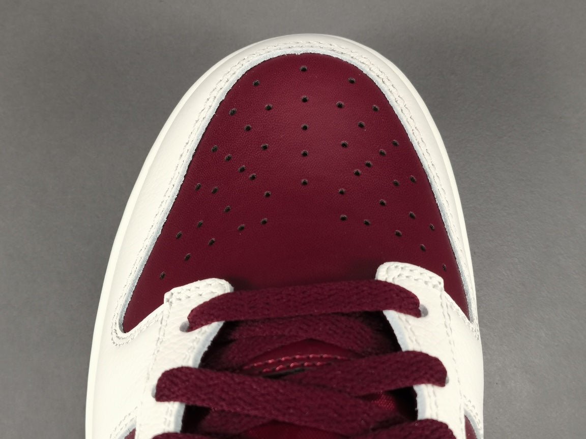 NIKE DUNK x SAINT-VALENTIN