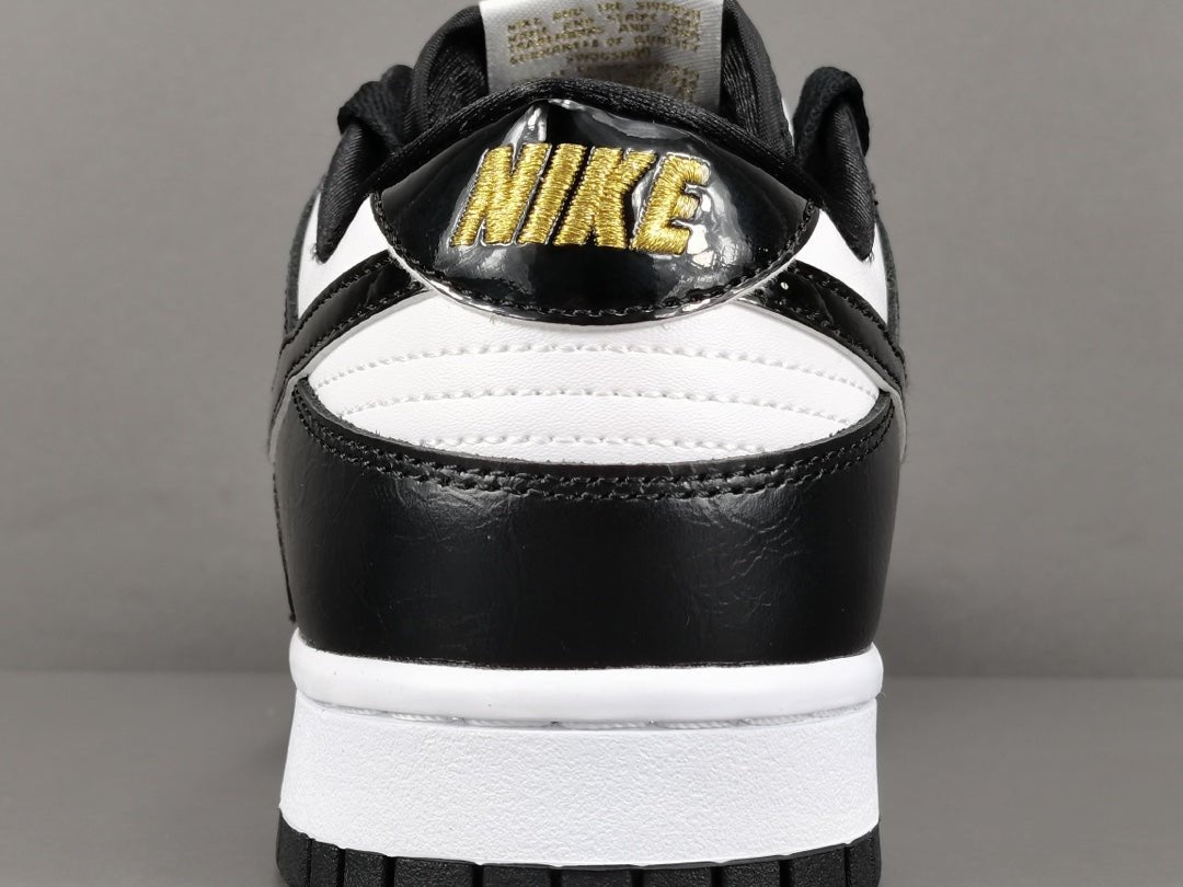 NIKE DUNK x WORLD CHAMPS NOIR ET BLANC 