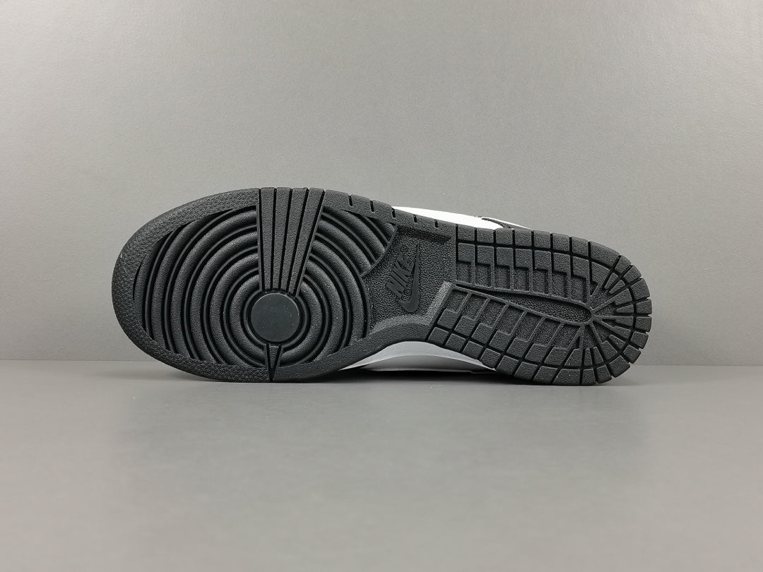 NIKE DUNK x WORLD CHAMPS NOIR ET BLANC 