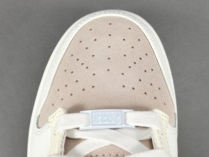 NIKE DUNK x ANNÉE DU LAPIN FOSSILE STONE