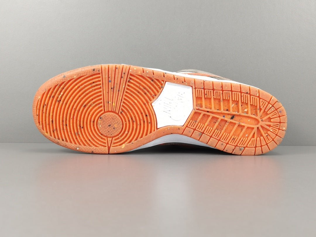 NIKE SB DUNK x CRUSHED DC