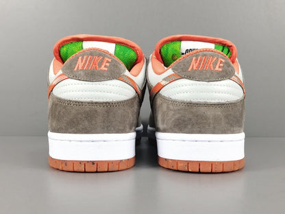 NIKE SB DUNK x CRUSHED DC