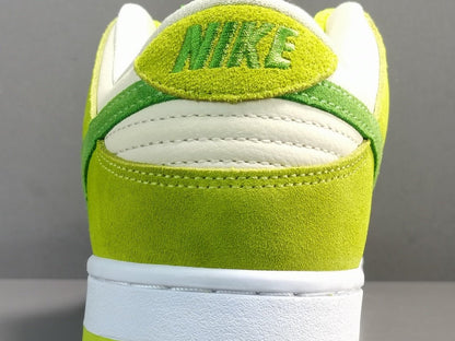 NIKE SB DUNK x POMME VERTE