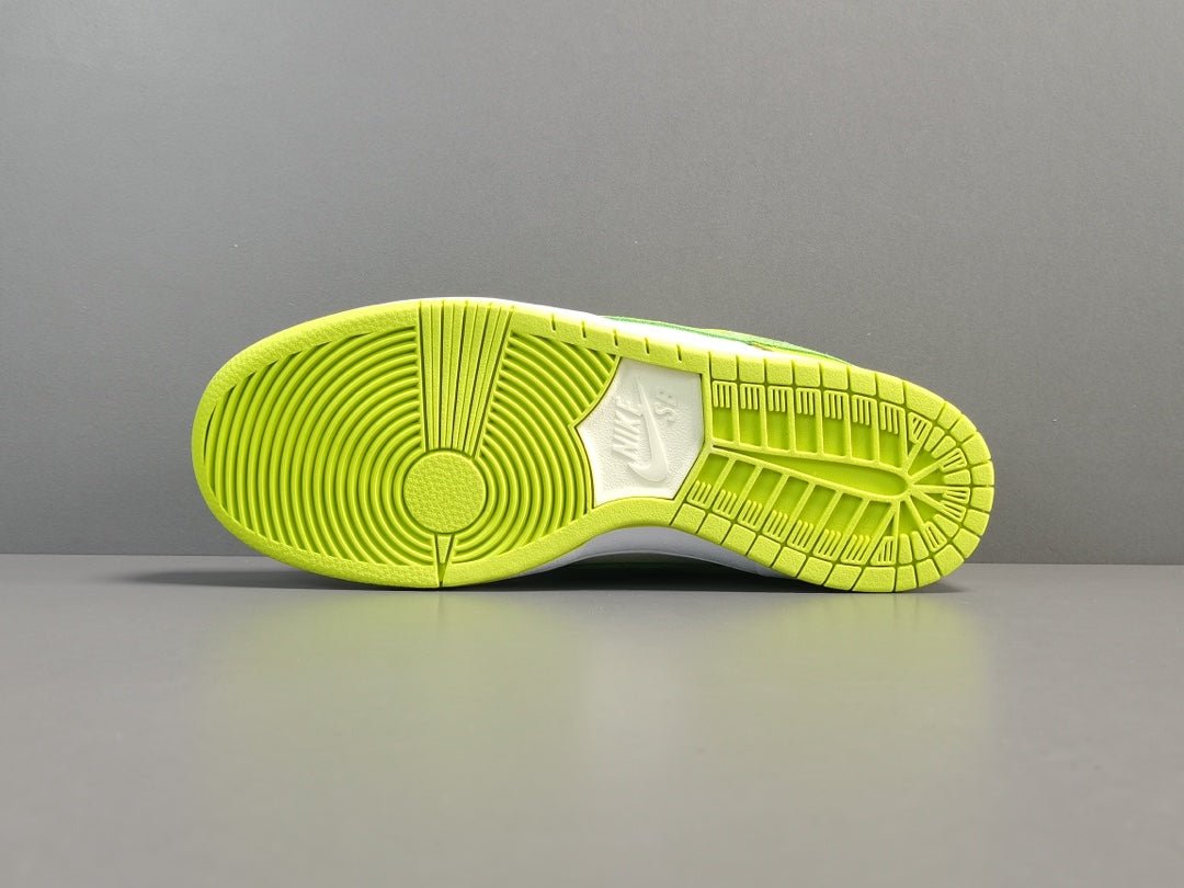 NIKE SB DUNK x POMME VERTE