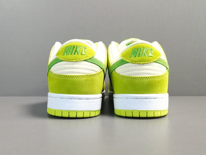 NIKE SB DUNK x POMME VERTE