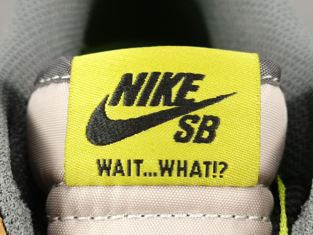 NIKE SB DUNK x HUF (AMIS ET FAMILLE)