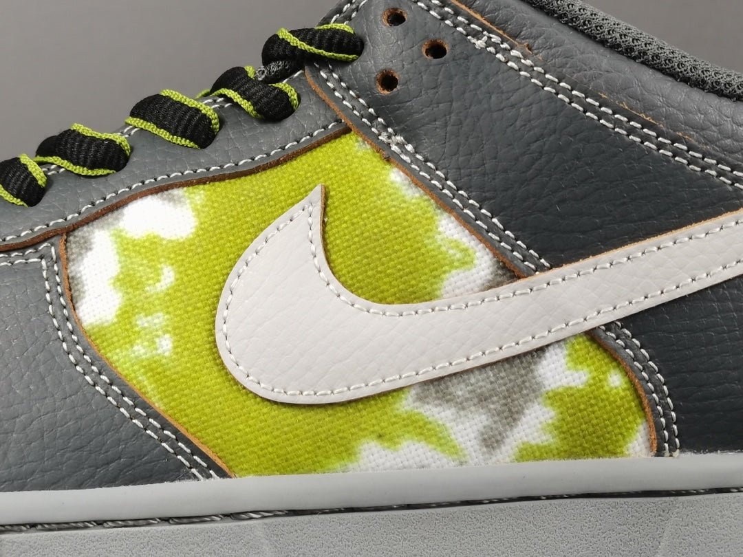 NIKE SB DUNK x HUF (AMIS ET FAMILLE)