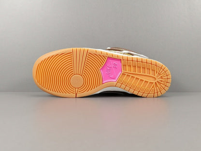 NIKE SB DUNK x PAISLEY BROWN