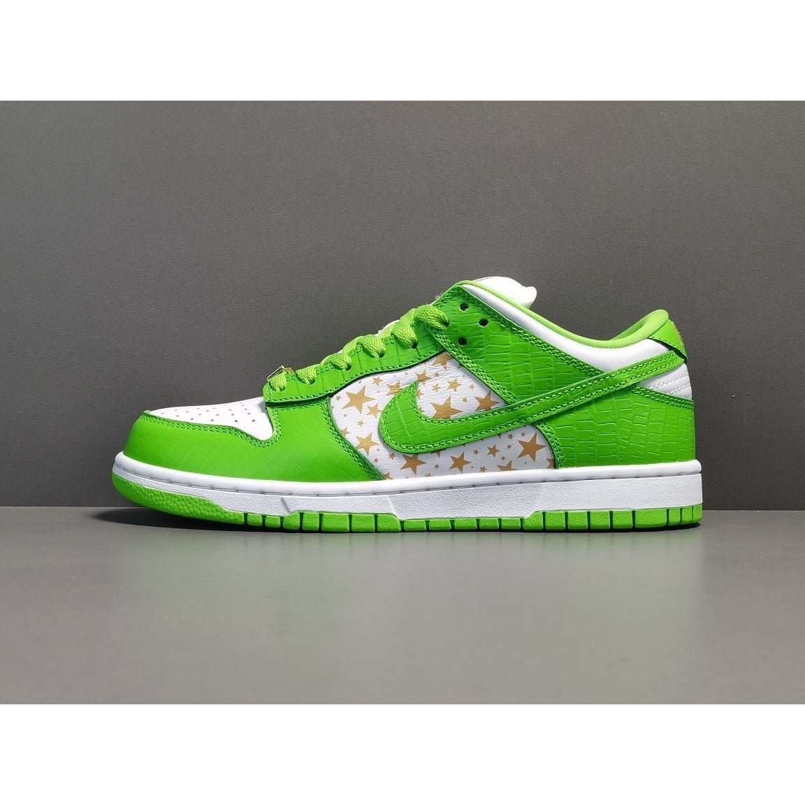 NIKE SB DUNK x SUPREME STARS VERT MOYEN