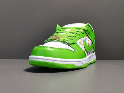 NIKE SB DUNK x SUPREME STARS VERT MOYEN