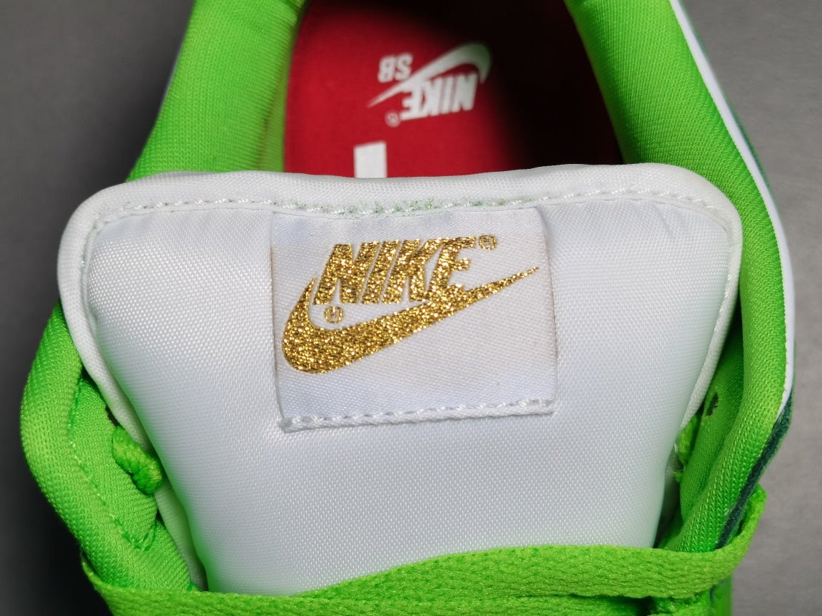 NIKE SB DUNK x SUPREME STARS VERT MOYEN