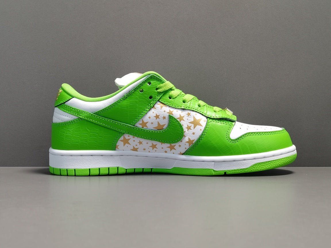 NIKE SB DUNK x SUPREME STARS VERT MOYEN