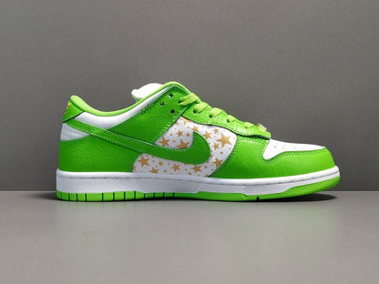 NIKE SB DUNK x SUPREME STARS VERT MOYEN
