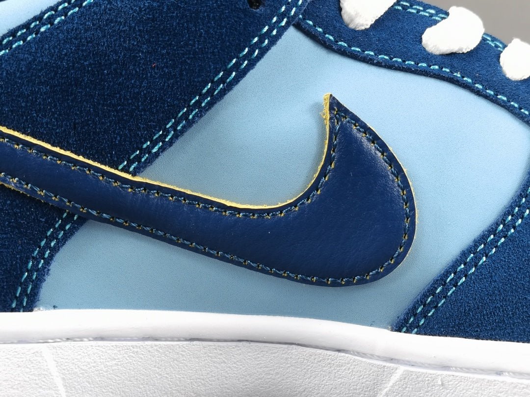 NIKE SB DUNK x POURQUOI SI TRISTE ?