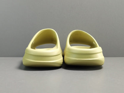 ADIDAS YEEZY SLIDE x RÉSINE