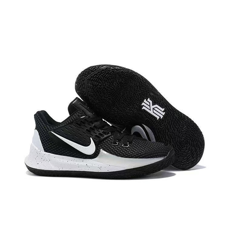 NIKE KYRIE 2 x noir et blanc 
