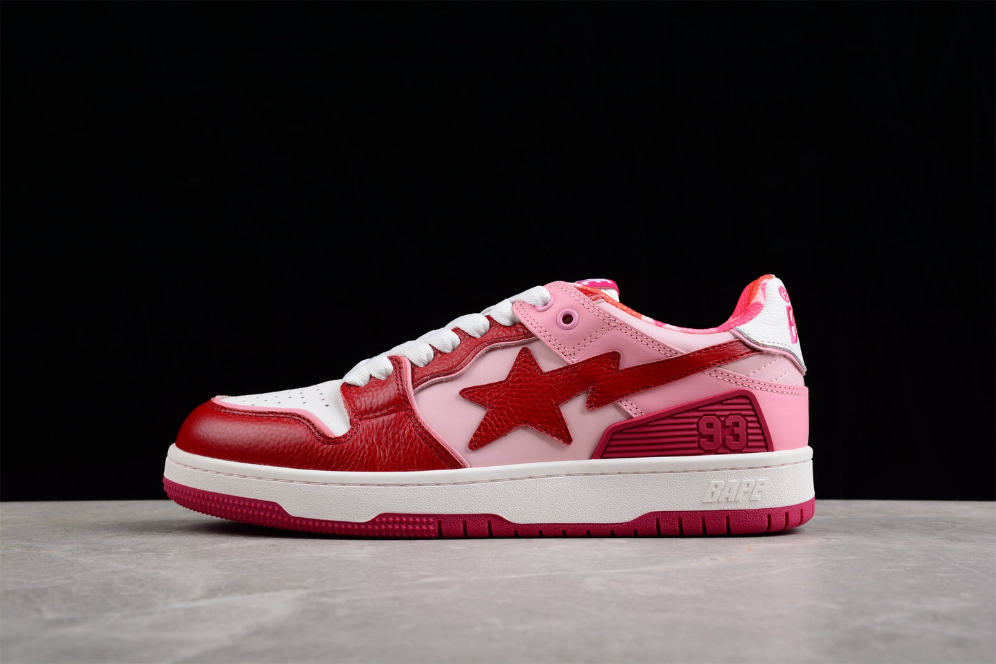 Baskets basses BAPE STA rouges et roses