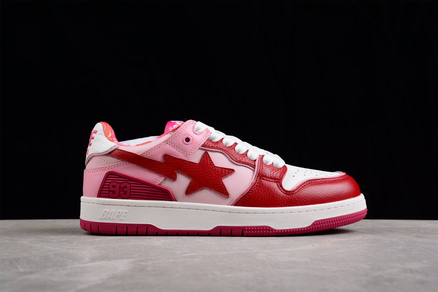 Baskets basses BAPE STA rouges et roses