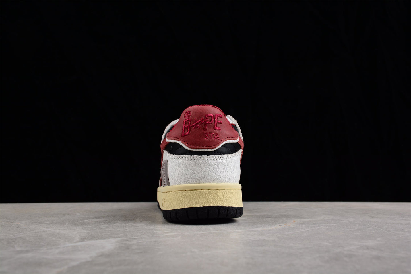 Baskets basses BAPE STA rouges, blanches et noires